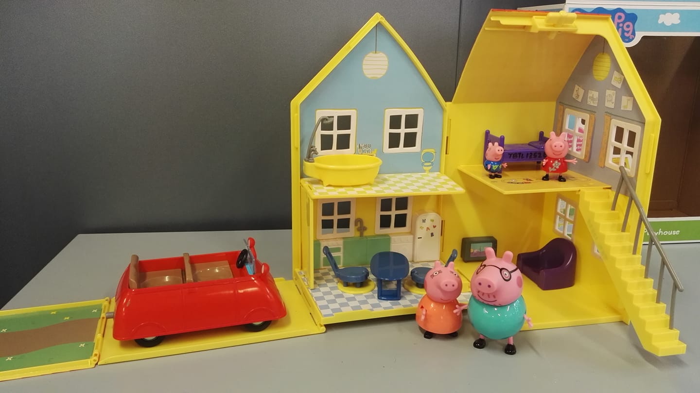 Peppa Pig's Deluxe Fold-n-Carry Deluxe Yellow House Mattel 2013 House only